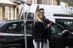 Amsterdam 30 maart 2022
Eran Zahavi en zijnn vrouw  Shay Zahavi aan het wineklen in Amsterdam zuid