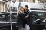 Amsterdam 30 maart 2022
Eran Zahavi en zijnn vrouw  Shay Zahavi aan het wineklen in Amsterdam zuid