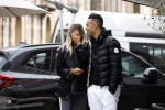 Amsterdam 30 maart 2022
Eran Zahavi en zijnn vrouw  Shay Zahavi aan het wineklen in Amsterdam zuid