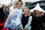 Amsterdam 25 juni 2022
Het damdiner tbv het aidsfonds wordt voor de 30e keer georganiseerd . Het vind dit jaar plaats in AFAS Live. Eva Jinek kwam met Peter v d Vorst en Bob Sikkes