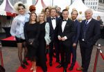 Amsterdam 25 juni 2022
Het damdiner tbv het aidsfonds wordt voor de 30e keer georganiseerd . Het vind dit jaar plaats in AFAS Live. Eva Jinek kwam met Peter v d Vorst en Bob Sikkes. Miljuschka Witzenhausen Robert ten Brink en Robert ten Brink