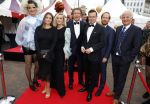 Amsterdam 25 juni 2022
Het damdiner tbv het aidsfonds wordt voor de 30e keer georganiseerd . Het vind dit jaar plaats in AFAS Live. Eva Jinek kwam met Peter v d Vorst en Bob Sikkes. Miljuschka Witzenhausen Robert ten Brink en Robert ten Brink