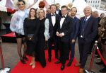 Amsterdam 25 juni 2022
Het damdiner tbv het aidsfonds wordt voor de 30e keer georganiseerd . Het vind dit jaar plaats in AFAS Live. Eva Jinek kwam met Peter v d Vorst en Bob Sikkes. Miljuschka Witzenhausen Robert ten Brink en Robert ten Brink