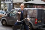 Amsterdam 29 maart 2022
Ferdinand Grapperhaus op de fiets in Amsterdam zuid.