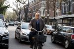 Amsterdam 29 maart 2022
Ferdinand Grapperhaus op de fiets in Amsterdam zuid.