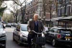 Amsterdam 29 maart 2022
Ferdinand Grapperhaus op de fiets in Amsterdam zuid.
