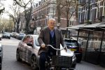 Amsterdam 29 maart 2022
Ferdinand Grapperhaus op de fiets in Amsterdam zuid.