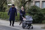 Amsterdam 30 maart 2022
Ferdinand Grapperhaus met zijn vrouw achter de kinderwagen in Amsterdam zuid.