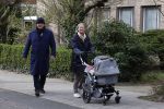 Amsterdam 30 maart 2022
Ferdinand Grapperhaus met zijn vrouw achter de kinderwagen in Amsterdam zuid.