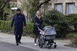 Amsterdam 30 maart 2022
Ferdinand Grapperhaus met zijn vrouw achter de kinderwagen in Amsterdam zuid.