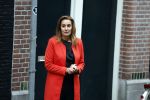 Amsterdam 6 juli 2022
Precies 1 jaar geleden werd op deze plek Peter R de Vries neergeschoten. De redaktie en presentatoren van RTL Boulevard leggen een witte roos neer . OA aanwezig Georgette Schlick Peter v d Vorst Sven Sauve Marieke Elsinga Vivienne v d Assem Aran Bade Jeroen Kijk in de Vegte Arno Kantelberg Eveline Stallaart Clarice Stenger Leon de Ruyter Dries Roelvink en Tim Oliehoek .