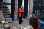 Amsterdam 6 juli 2022
Precies 1 jaar geleden werd op deze plek Peter R de Vries neergeschoten. De redaktie en presentatoren van RTL Boulevard leggen een witte roos neer . OA aanwezig Georgette Schlick Peter v d Vorst Sven Sauve Marieke Elsinga Vivienne v d Assem Aran Bade Jeroen Kijk in de Vegte Arno Kantelberg Eveline Stallaart Clarice Stenger Leon de Ruyter Dries Roelvink en Tim Oliehoek .