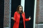 Amsterdam 6 juli 2022
Precies 1 jaar geleden werd op deze plek Peter R de Vries neergeschoten. De redaktie en presentatoren van RTL Boulevard leggen een witte roos neer . OA aanwezig Georgette Schlick Peter v d Vorst Sven Sauve Marieke Elsinga Vivienne v d Assem Aran Bade Jeroen Kijk in de Vegte Arno Kantelberg Eveline Stallaart Clarice Stenger Leon de Ruyter Dries Roelvink en Tim Oliehoek .
