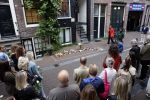 Amsterdam 6 juli 2022
Precies 1 jaar geleden werd op deze plek Peter R de Vries neergeschoten. De redaktie en presentatoren van RTL Boulevard leggen een witte roos neer . OA aanwezig Georgette Schlick Peter v d Vorst Sven Sauve Marieke Elsinga Vivienne v d Assem Aran Bade Jeroen Kijk in de Vegte Arno Kantelberg Eveline Stallaart Clarice Stenger Leon de Ruyter Dries Roelvink en Tim Oliehoek .