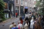Amsterdam 6 juli 2022
Precies 1 jaar geleden werd op deze plek Peter R de Vries neergeschoten. De redaktie en presentatoren van RTL Boulevard leggen een witte roos neer . OA aanwezig Georgette Schlick Peter v d Vorst Sven Sauve Marieke Elsinga Vivienne v d Assem Aran Bade Jeroen Kijk in de Vegte Arno Kantelberg Eveline Stallaart Clarice Stenger Leon de Ruyter Dries Roelvink en Tim Oliehoek .