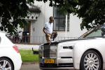Amsterdam 2 juli 2022
Gerard Spong laat zijn hondje uit . Gerard is met zijn Rolls Royce.