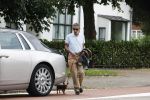 Amsterdam 2 juli 2022
Gerard Spong laat zijn hondje uit . Gerard is met zijn Rolls Royce.