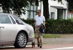 Amsterdam 2 juli 2022
Gerard Spong laat zijn hondje uit . Gerard is met zijn Rolls Royce.