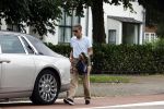 Amsterdam 2 juli 2022
Gerard Spong laat zijn hondje uit . Gerard is met zijn Rolls Royce.