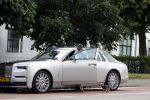 Amsterdam 2 juli 2022
Gerard Spong laat zijn hondje uit . Gerard is met zijn Rolls Royce.