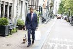 Amsterdam 14 juni 2022
Gerard Spong laat hond uit op de grachten van Amsterdam