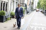 Amsterdam 14 juni 2022
Gerard Spong laat hond uit op de grachten van Amsterdam