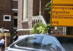 Amsterdam 16 juni 2022
Bij het nieuwe huis van Gigi ravelli zijn ze planten aan het verplaatsen.