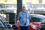 Amsterdam 14 juli 2022
Hans v d Togt laat zijn hond uit in het centrum van Amsterdam.