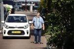 Amsterdam 14 juli 2022
Hans v d Togt laat zijn hond uit in het centrum van Amsterdam.
