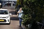 Amsterdam 14 juli 2022
Hans v d Togt laat zijn hond uit in het centrum van Amsterdam.