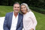 Nuland 13 juni 2022
Presentatie Toos wijn vernoemd naar Toos v d Valk . Bijna de hele familie is aan wezig in de tuin van het familie huis. Hein Vergeer met zijn vrouw