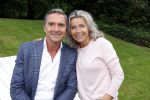 Nuland 13 juni 2022
Presentatie Toos wijn vernoemd naar Toos v d Valk . Bijna de hele familie is aan wezig in de tuin van het familie huis. Hein Vergeer met zijn vrouw