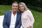 Nuland 13 juni 2022
Presentatie Toos wijn vernoemd naar Toos v d Valk . Bijna de hele familie is aan wezig in de tuin van het familie huis. Hein Vergeer met zijn vrouw