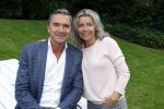 Nuland 13 juni 2022
Presentatie Toos wijn vernoemd naar Toos v d Valk . Bijna de hele familie is aan wezig in de tuin van het familie huis. Hein Vergeer met zijn vrouw