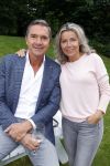 Nuland 13 juni 2022
Presentatie Toos wijn vernoemd naar Toos v d Valk . Bijna de hele familie is aan wezig in de tuin van het familie huis. Hein Vergeer met zijn vrouw