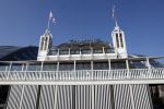 Rotterdam 25 maart 2022
John de Wolf en zijn vrouw Inge Zijdenbos trouwen in het Zalmhuis. Jochem Myjer trouwt ze.