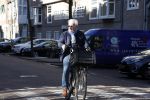 Amsterdam 19 maart 2022
Huub Stapel op de fiets in Amsterdam zuid.