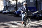 Amsterdam 19 maart 2022
Huub Stapel op de fiets in Amsterdam zuid.