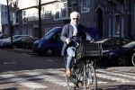 Amsterdam 19 maart 2022
Huub Stapel op de fiets in Amsterdam zuid.