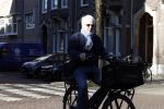 Amsterdam 19 maart 2022
Huub Stapel op de fiets in Amsterdam zuid.