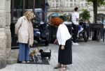 Amsterdam 1 juli 2022
Imca Marina met een vriendin en haar hondje in het centrum van Amsterdam