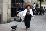 Amsterdam 1 juli 2022
Imca Marina met een vriendin en haar hondje in het centrum van Amsterdam