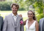 Oosterblokker 18 juni 2022
Irene Schouten en Dirkjan Mak trouwen in de tuin bij de ouders van Dirkjan . Irene met haar vader en broers