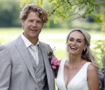 Oosterblokker 18 juni 2022
Irene Schouten en Dirkjan Mak trouwen in de tuin bij de ouders van Dirkjan . Irene met haar vader en broers