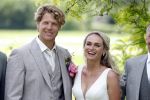 Oosterblokker 18 juni 2022
Irene Schouten en Dirkjan Mak trouwen in de tuin bij de ouders van Dirkjan . Irene met haar vader en broers