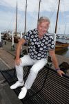 Volendam 30 juni 2022
CD presentatie bij Lotje van Edwin v Hoevelaak en zijn vriendin Natasja Poels . jan Keizer reikte de eerste cd uit.