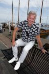 Volendam 30 juni 2022
CD presentatie bij Lotje van Edwin v Hoevelaak en zijn vriendin Natasja Poels . jan Keizer reikte de eerste cd uit.