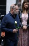 Amsterdam 6 juli 2022
Precies 1 jaar geleden werd op deze plek Peter R de Vries neergeschoten. De redaktie en presentatoren van RTL Boulevard leggen een witte roos neer . OA aanwezig Georgette Schlick Peter v d Vorst Sven Sauve Marieke Elsinga Vivienne v d Assem Aran Bade Jeroen Kijk in de Vegte Arno Kantelberg Eveline Stallaart Clarice Stenger Leon de Ruyter Dries Roelvink en Tim Oliehoek .