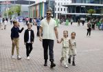 Amsterdam 3 juli 2022
Premiere de Grote slijmfilm in pathe Arena .
Jim Bakkum kwam met zijn kinderen en vriendjes