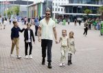 Amsterdam 3 juli 2022
Premiere de Grote slijmfilm in pathe Arena .
Jim Bakkum kwam met zijn kinderen en vriendjes